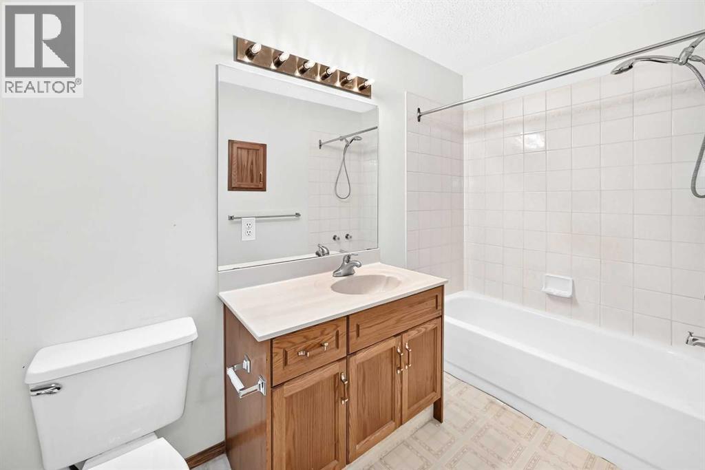 396 Hawkstone Drive NW, Calgary, Alberta  T3G 3T7 - Photo 17 - A2333537