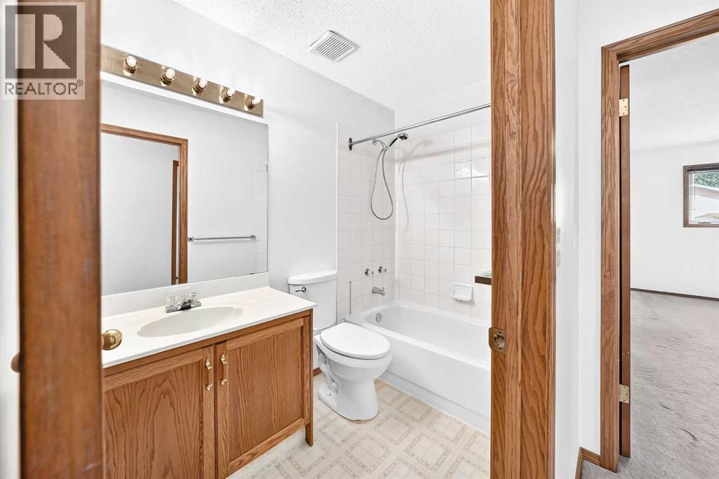 396 Hawkstone Drive NW, Calgary, Alberta  T3G 3T7 - Photo 23 - A2333537