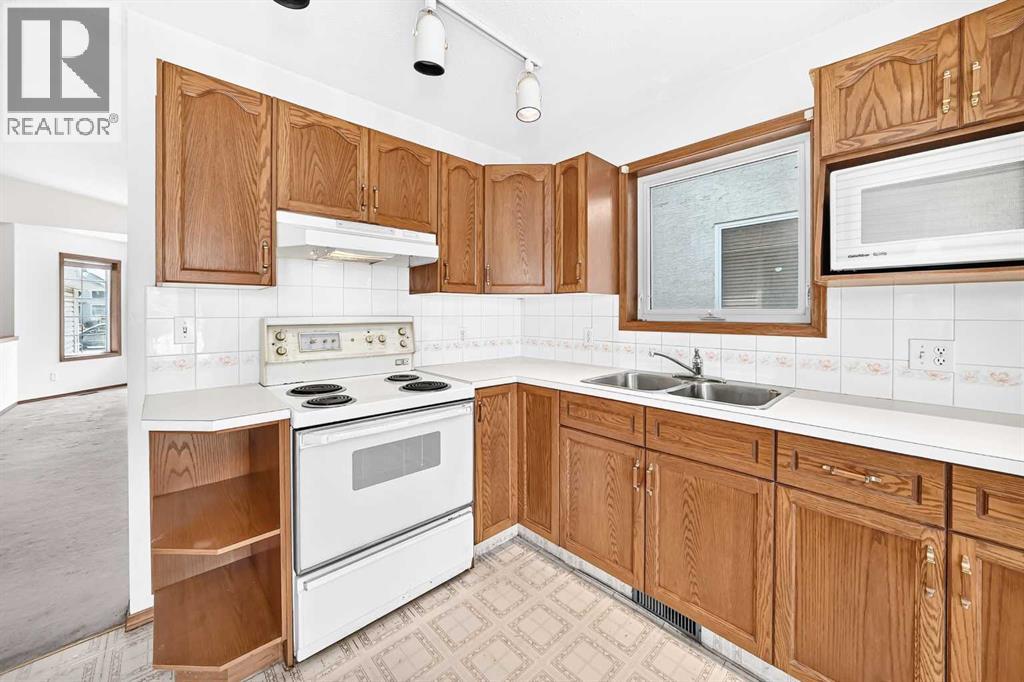 396 Hawkstone Drive NW, Calgary, Alberta  T3G 3T7 - Photo 3 - A2333537