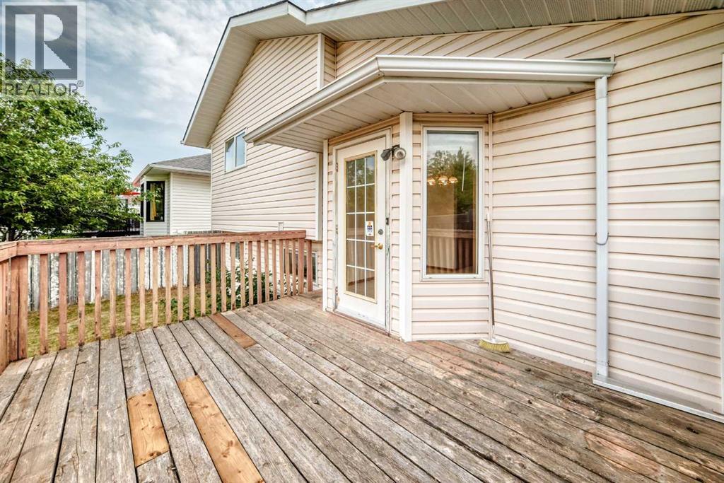 396 Hawkstone Drive NW, Calgary, Alberta  T3G 3T7 - Photo 10 - A2333537