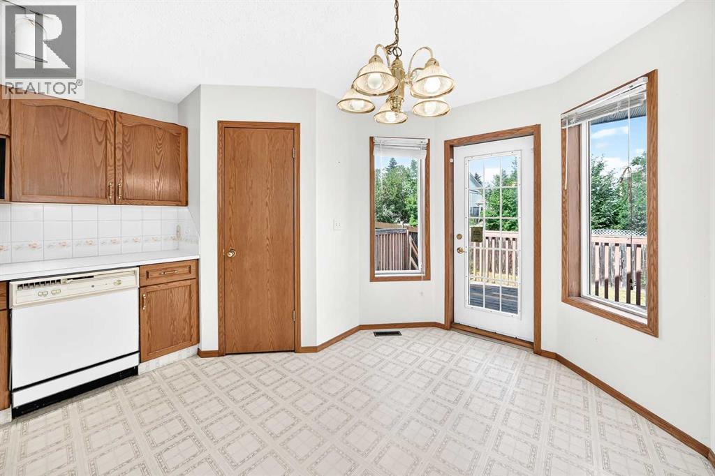 396 Hawkstone Drive NW, Calgary, Alberta  T3G 3T7 - Photo 7 - A2333537