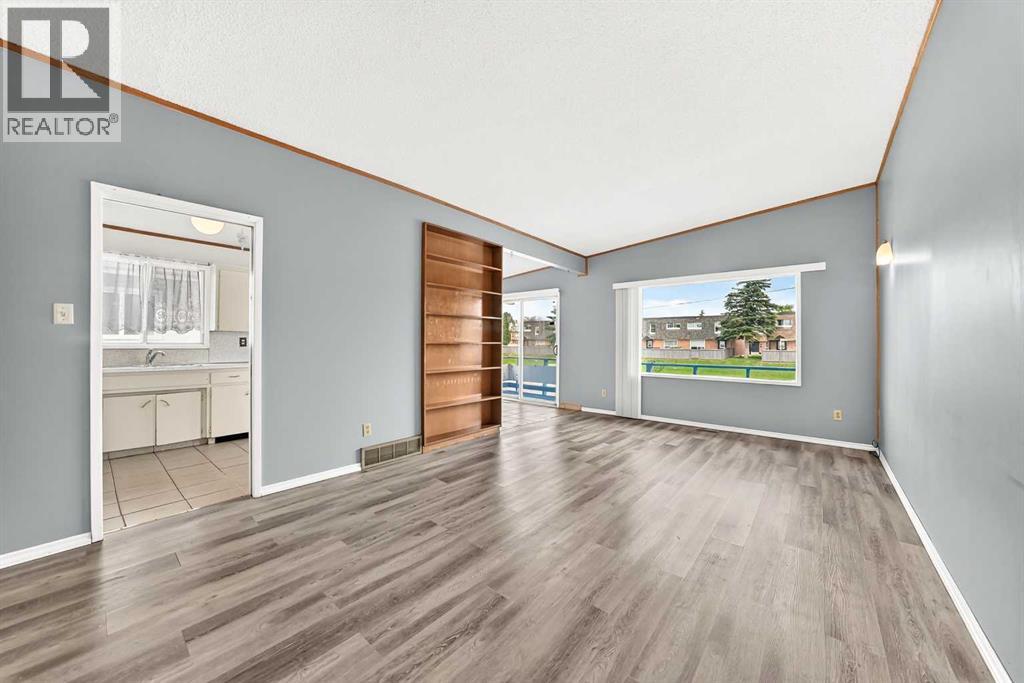6329 Centre Street NW, Calgary, Alberta  T2K 0V3 - Photo 3 - A2322623
