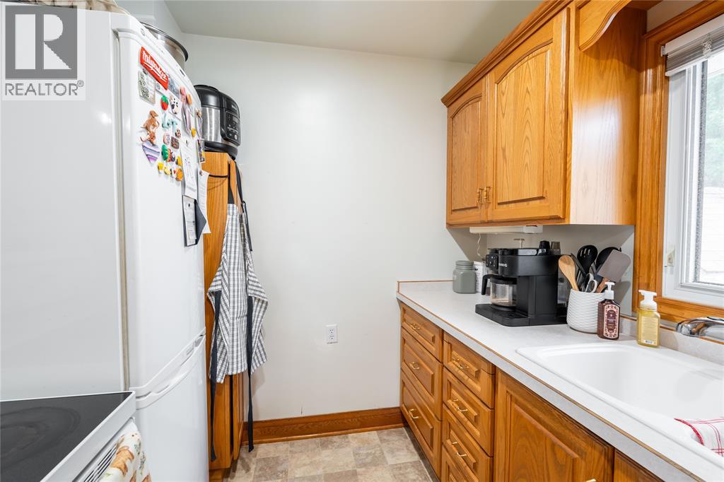 416 Ignatiefna Street, Petrolia, Ontario  N0N 1R0 - Photo 10 - 26018354