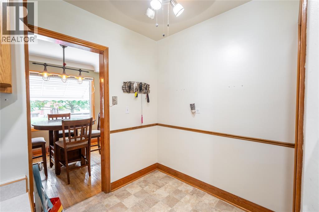 416 Ignatiefna Street, Petrolia, Ontario  N0N 1R0 - Photo 12 - 26018354