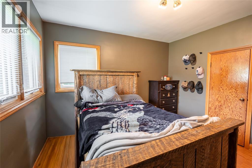 416 Ignatiefna Street, Petrolia, Ontario  N0N 1R0 - Photo 14 - 26018354