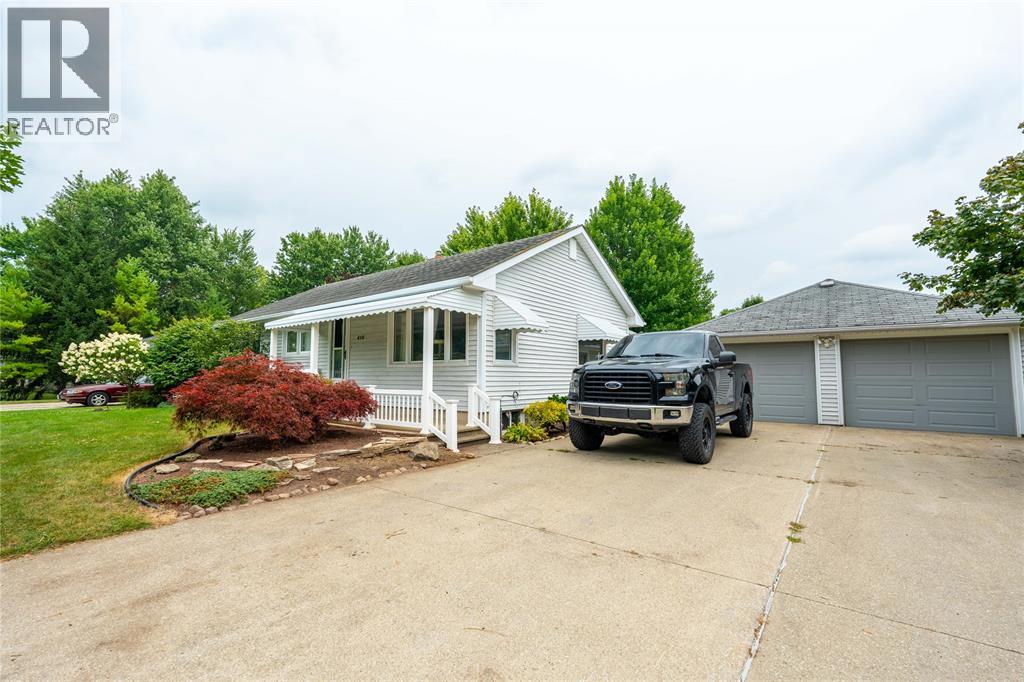 416 Ignatiefna Street, Petrolia, Ontario  N0N 1R0 - Photo 2 - 26018354