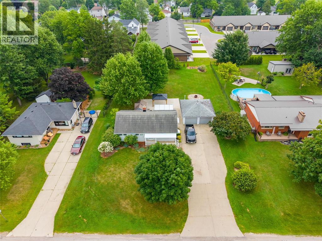416 Ignatiefna Street, Petrolia, Ontario  N0N 1R0 - Photo 4 - 26018354