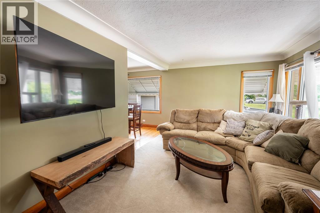 416 Ignatiefna Street, Petrolia, Ontario  N0N 1R0 - Photo 5 - 26018354