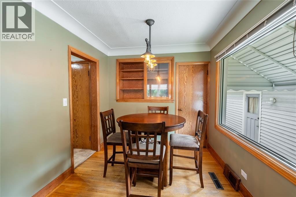 416 Ignatiefna Street, Petrolia, Ontario  N0N 1R0 - Photo 8 - 26018354
