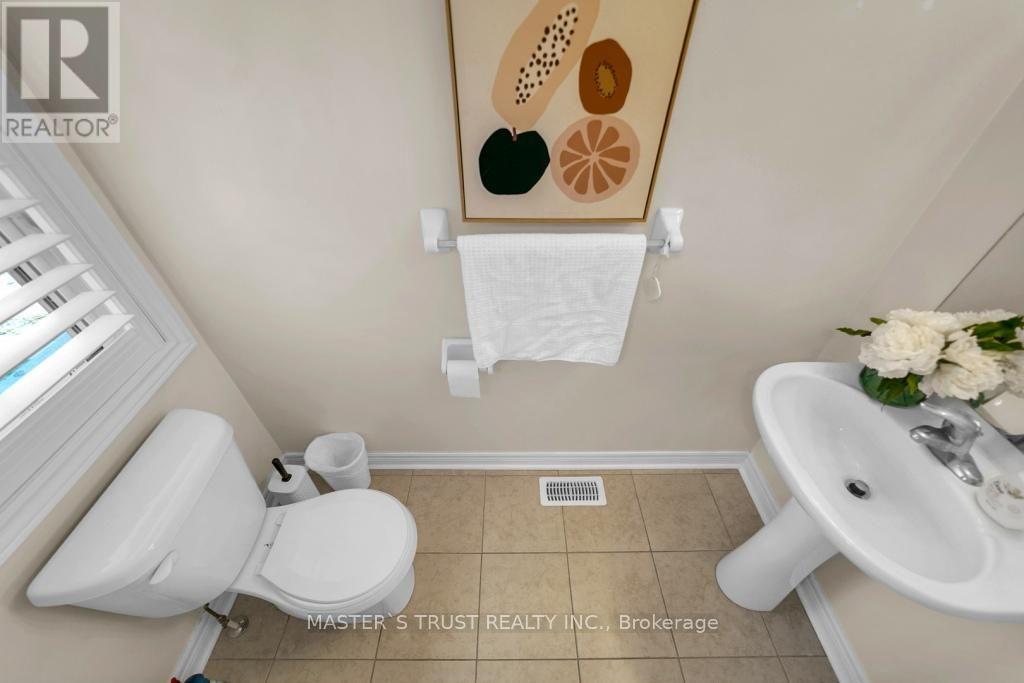114 Herefordshire Crescent, East Gwillimbury, Ontario  L9N 0B4 - Photo 3 - N13630004