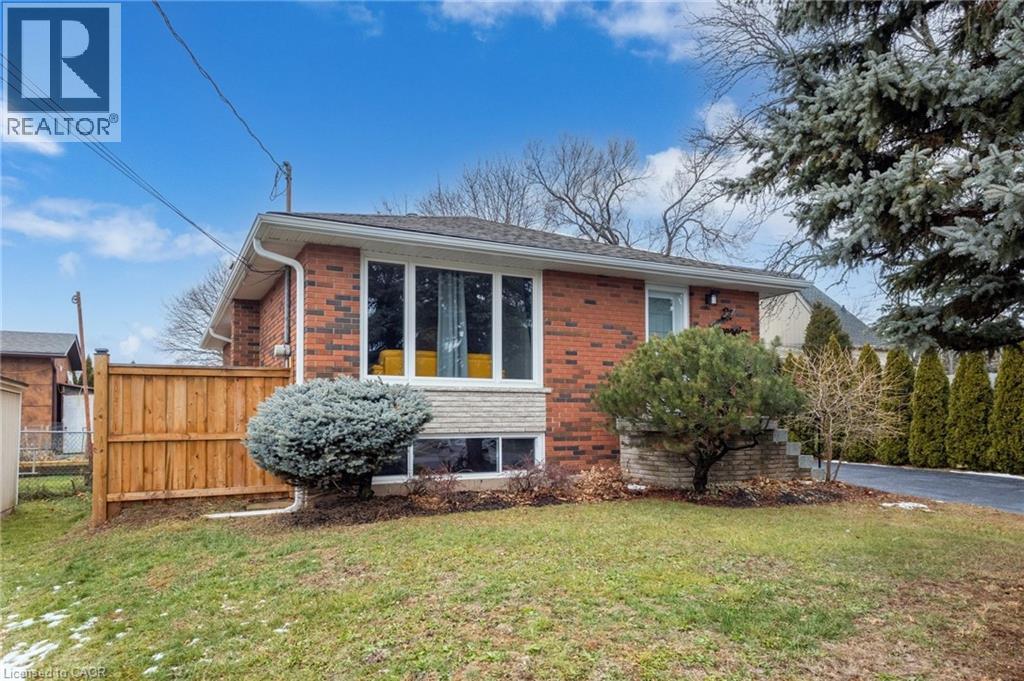 27 BLENHEIM Drive, Stoney Creek, Ontario