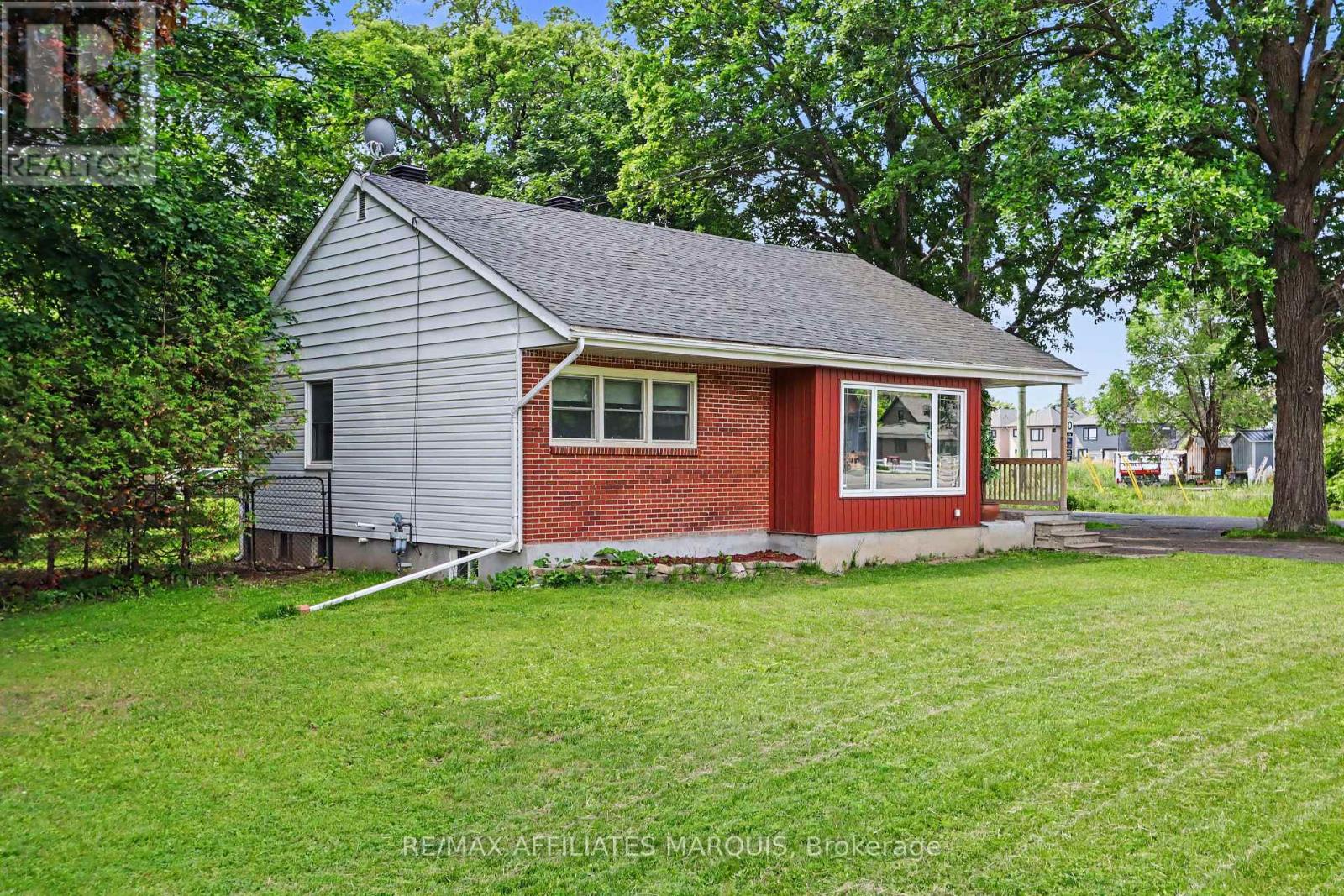 6036 Perth Street, Ottawa, Ontario  K0A 2Z0 - Photo 3 - X13630050
