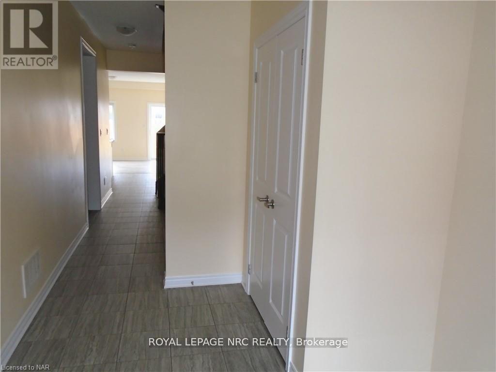 37 Sparkle Drive, Thorold, Ontario  L2V 0H2 - Photo 2 - X13630046