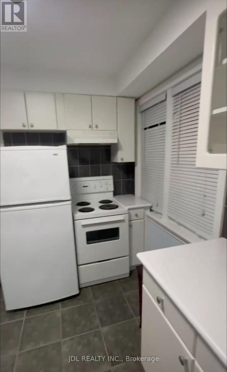Unit A Bsmt - 10 Apache Trail, Toronto, Ontario  M2H 2H7 - Photo 5 - C13630054