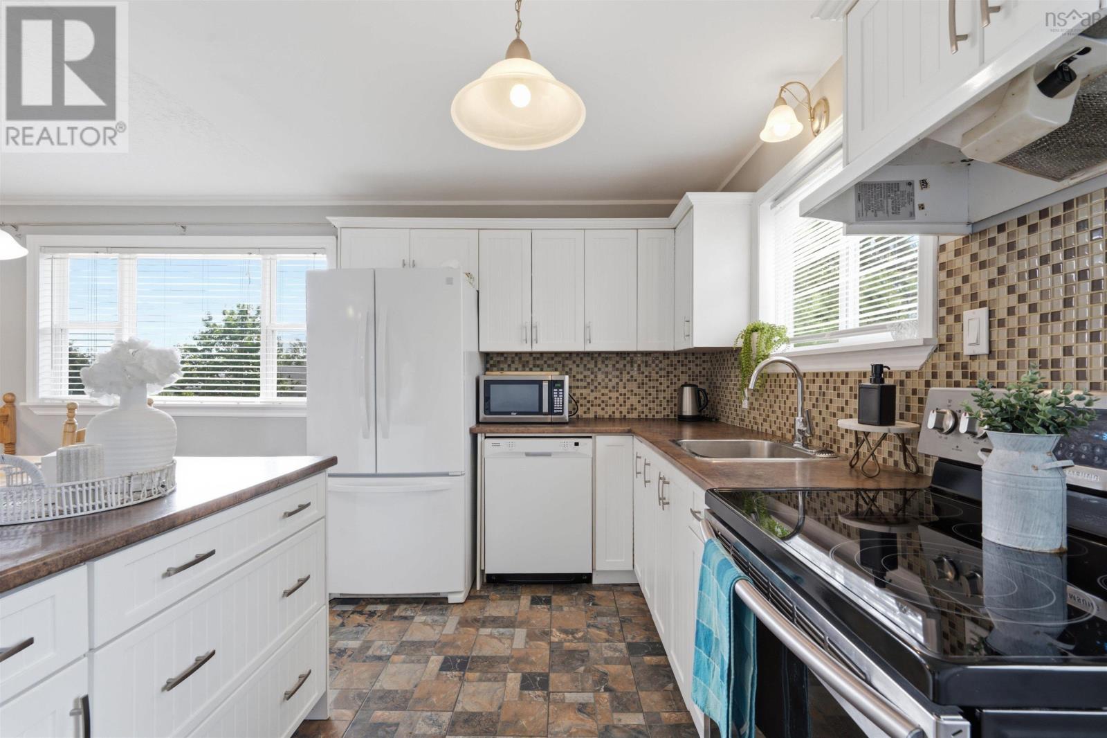 199 Prince Street, Lower Sackville, Nova Scotia  B4C 1L6 - Photo 11 - 202618277