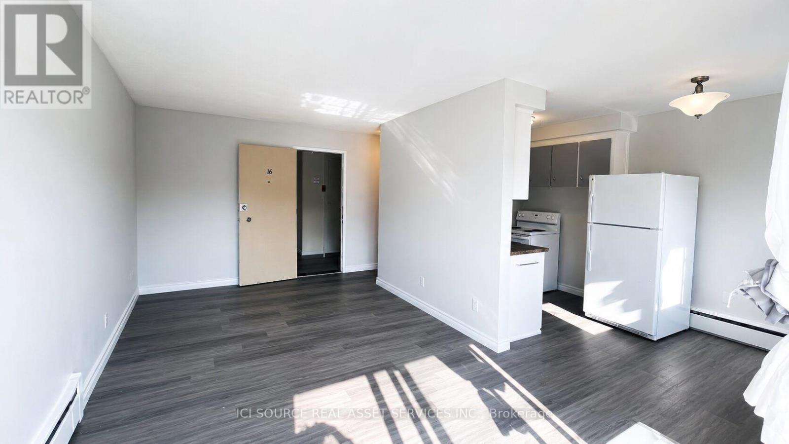16 - 333 Gibb Street, Oshawa, Ontario  L1J 1Z1 - Photo 2 - E13630056