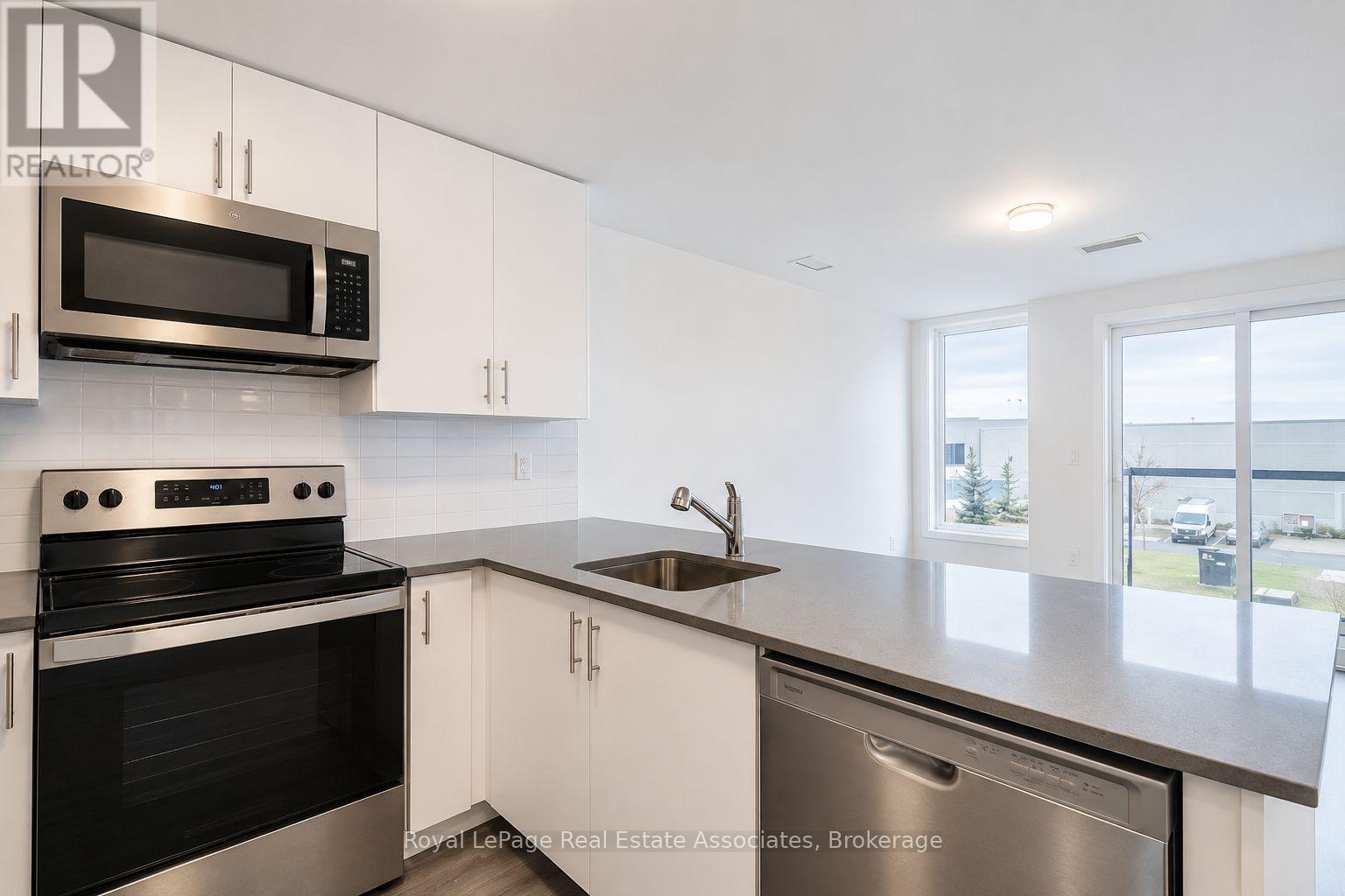 312 - 3401 Ridgeway Drive, Mississauga, Ontario  L5L 0B9 - Photo 3 - W13630062