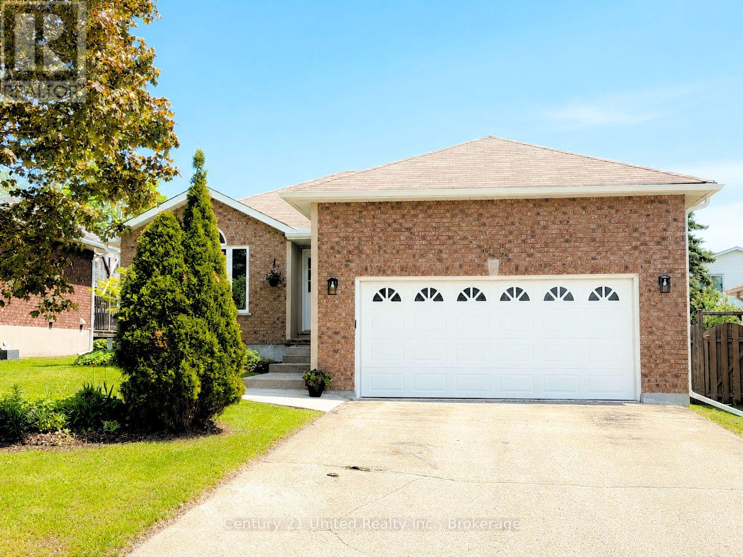 2225 Lorraine Drive, Peterborough, Ontario  K9L 1Y6 - Photo 2 - X13175134