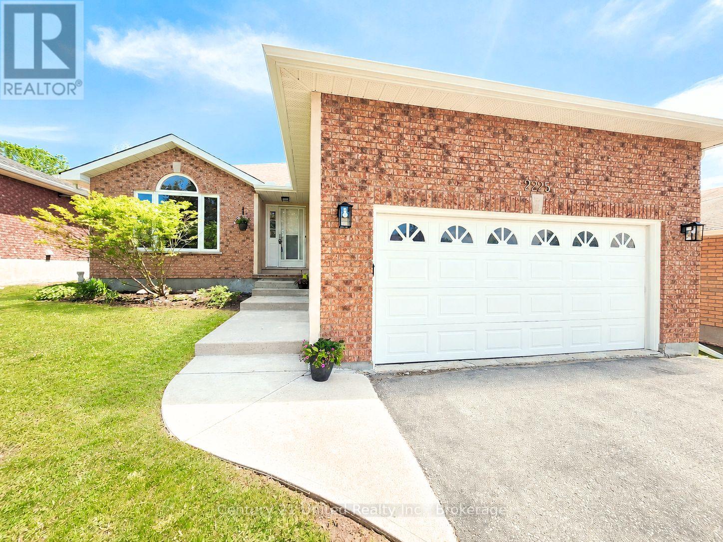 2225 Lorraine Drive, Peterborough, Ontario  K9L 1Y6 - Photo 3 - X13175134