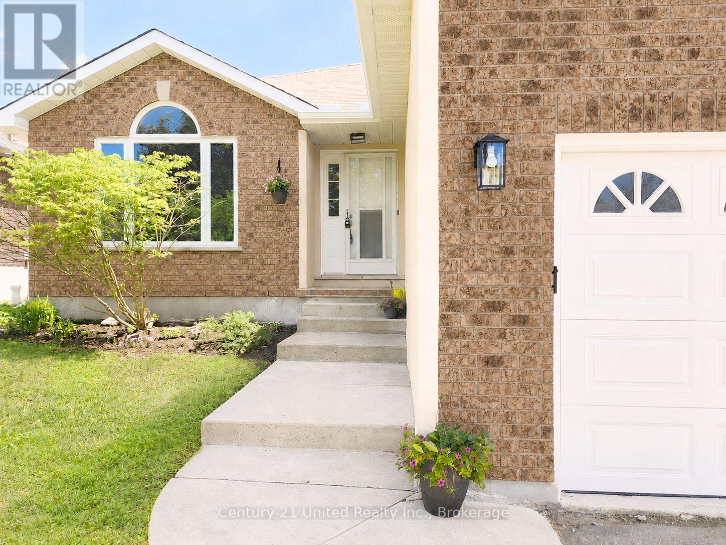2225 Lorraine Drive, Peterborough, Ontario  K9L 1Y6 - Photo 4 - X13175134