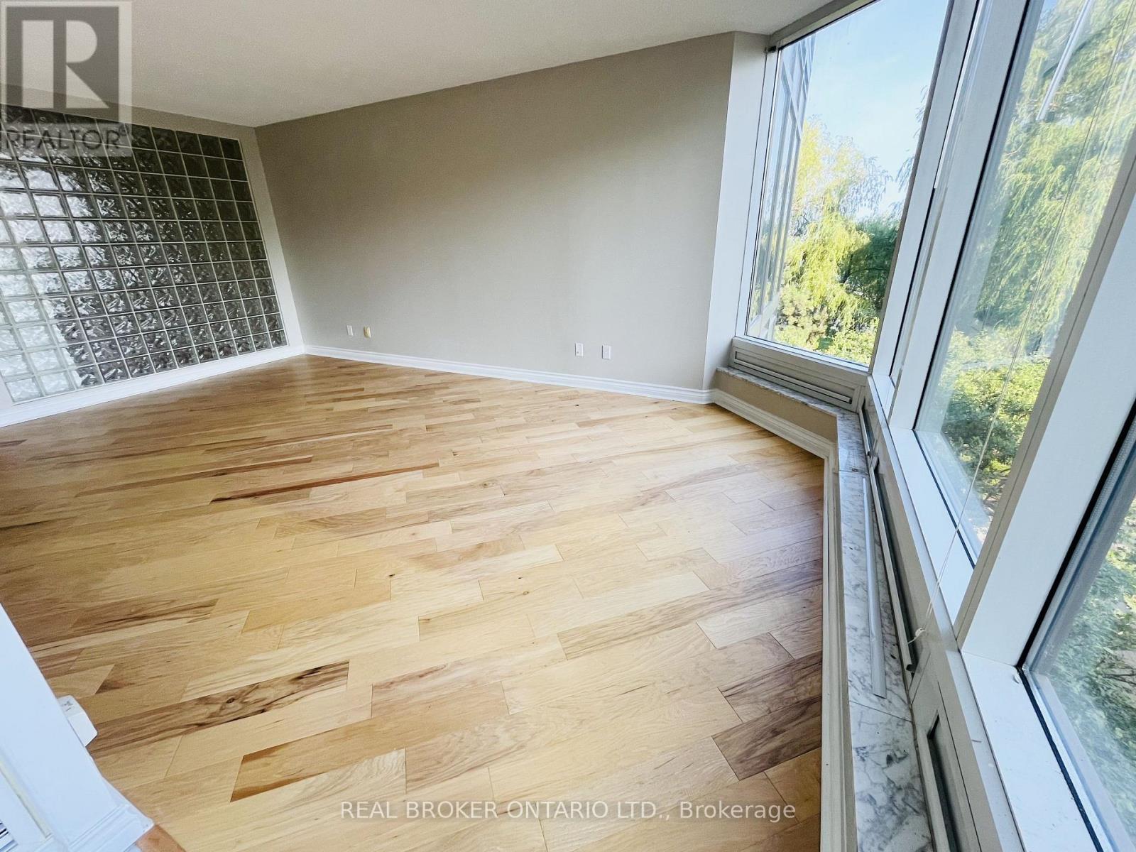 304 - 1 Palace Pier Court, Toronto, Ontario  M8V 3W9 - Photo 4 - W13504310