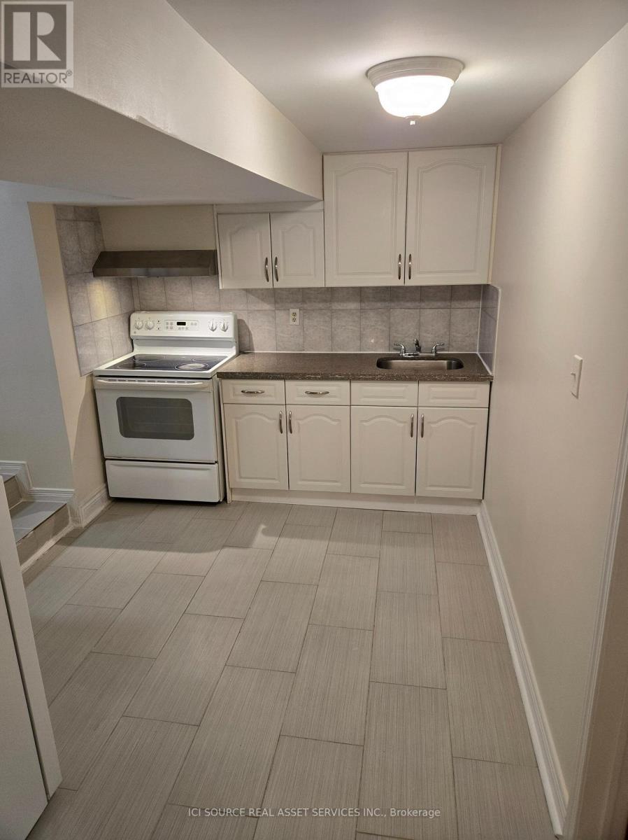 Lower Unit - 57 Mentor Boulevard, Toronto, Ontario  M2H 2M9 - Photo 3 - C13630084