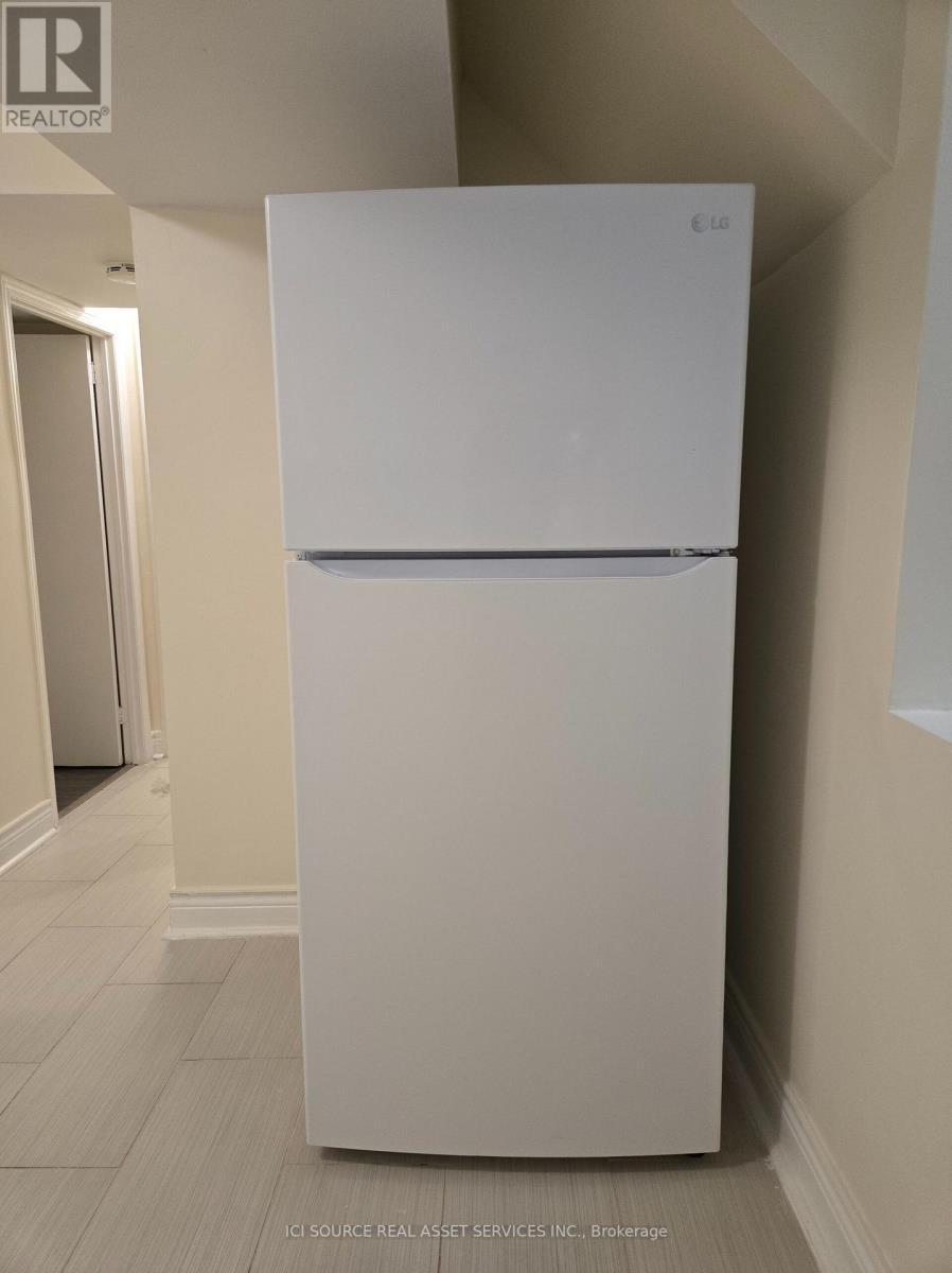 Lower Unit - 57 Mentor Boulevard, Toronto, Ontario  M2H 2M9 - Photo 4 - C13630084