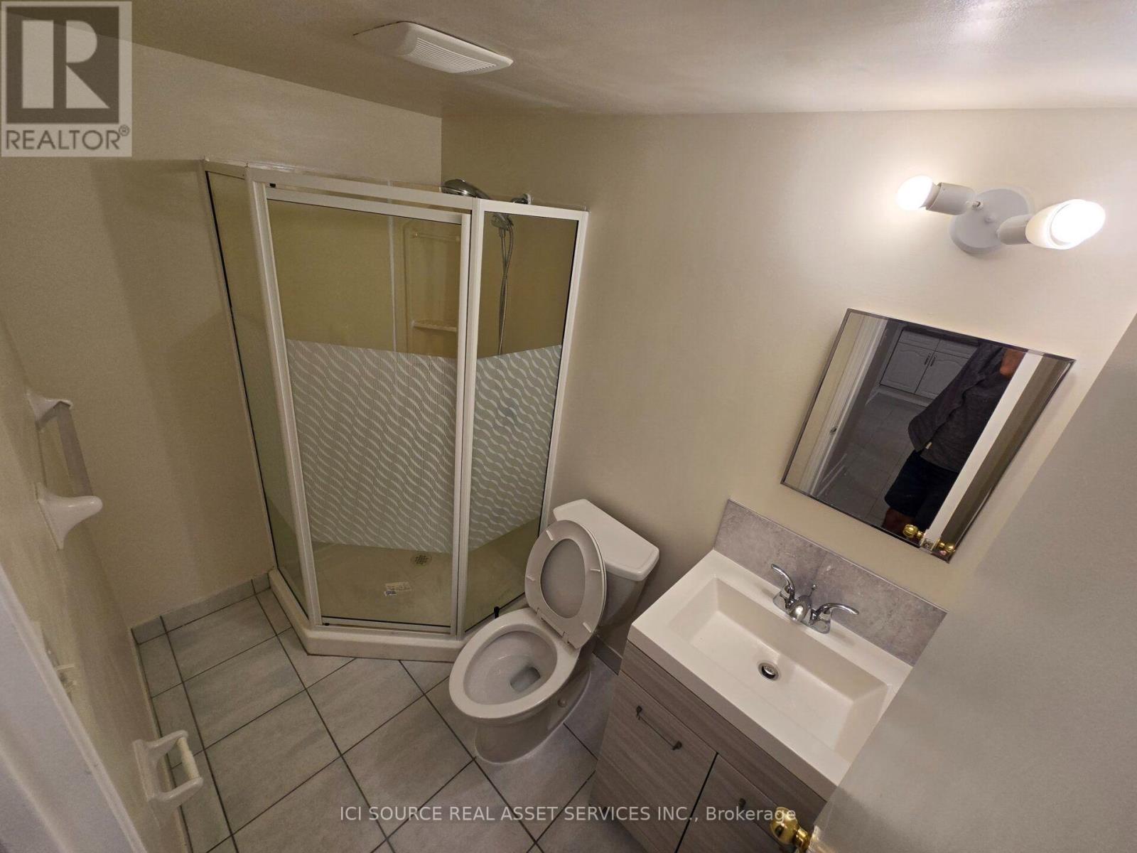 Lower Unit - 57 Mentor Boulevard, Toronto, Ontario  M2H 2M9 - Photo 9 - C13630084