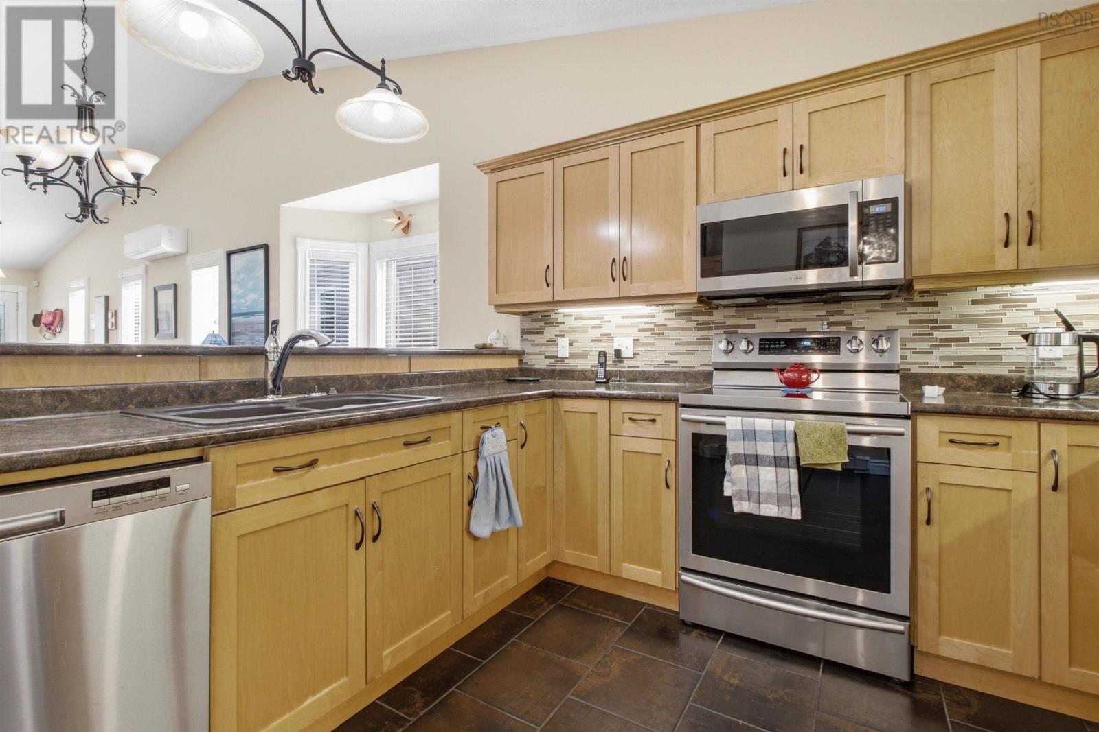 34 Etna Street, Bridgewater, Nova Scotia  B4V 8Z4 - Photo 12 - 202616563