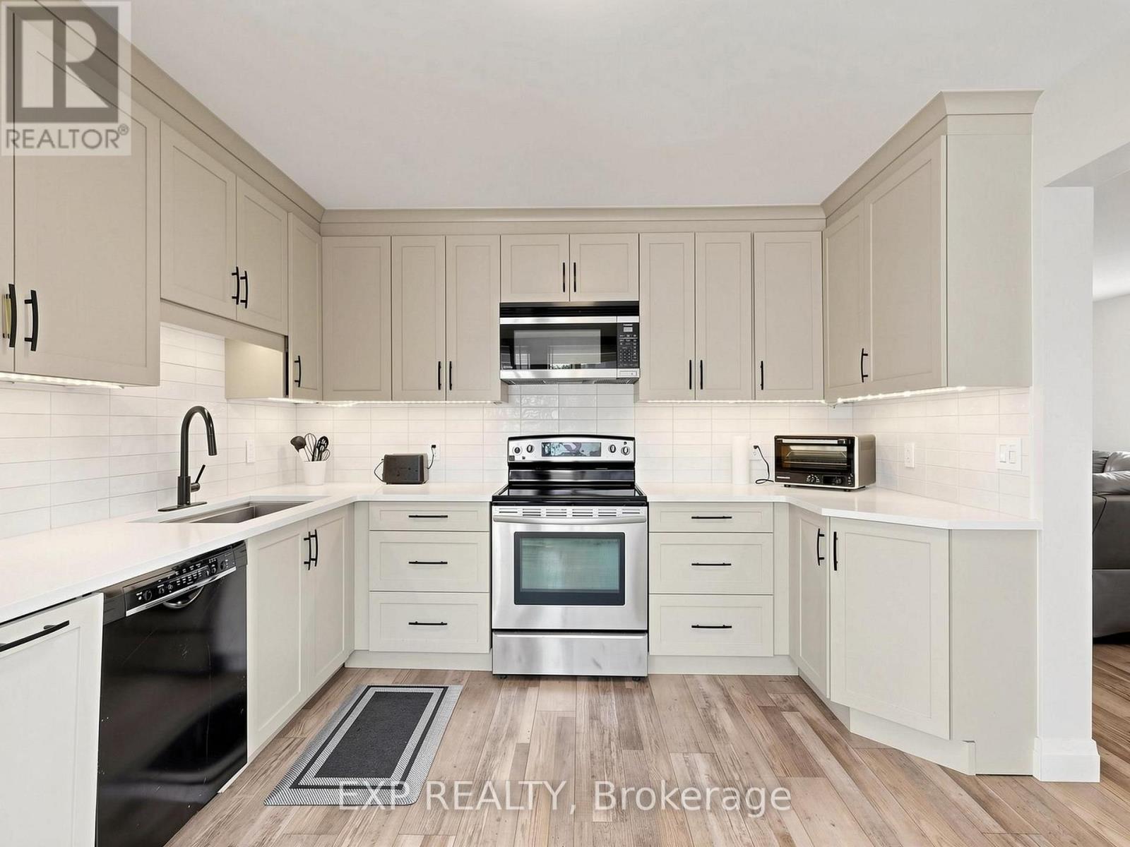 6 Booth Lane, Barrie, Ontario  L4N 0S4 - Photo 9 - S13630100