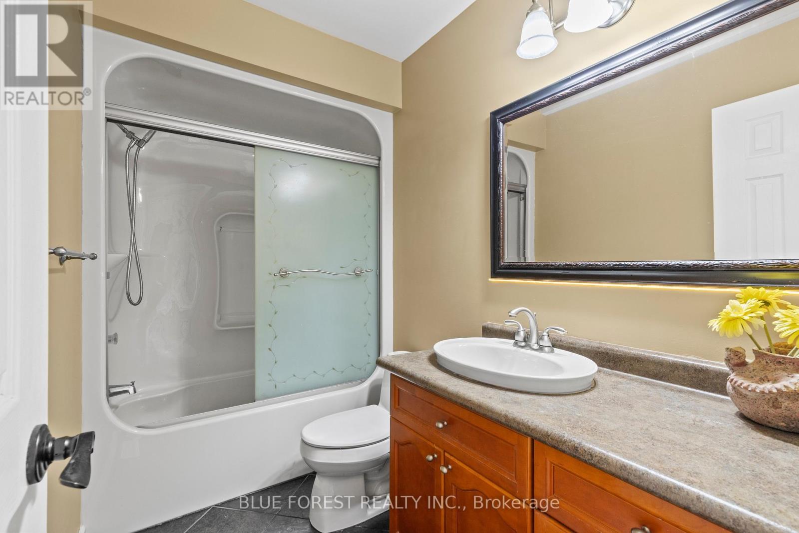 29 Village Gate Crescent, Thames Centre, Ontario  N0L 1G3 - Photo 24 - X13434432