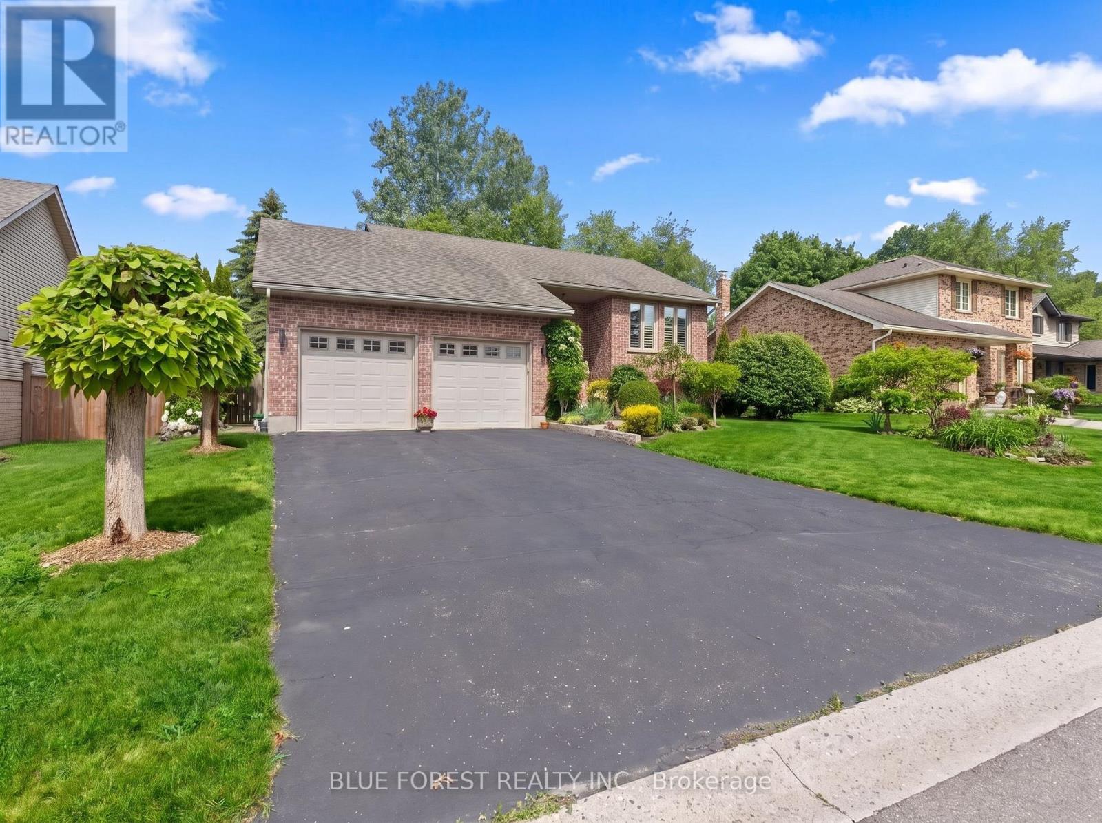 29 Village Gate Crescent, Thames Centre, Ontario  N0L 1G3 - Photo 4 - X13434432