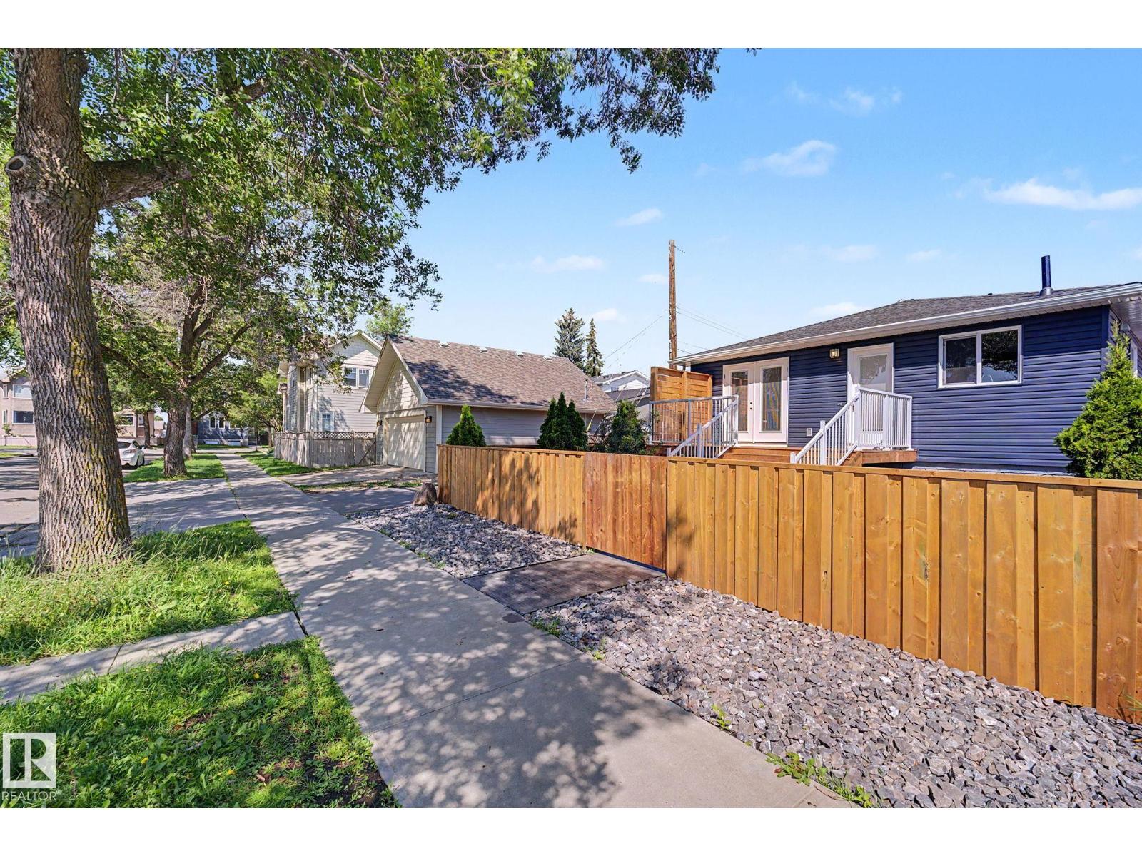 10570 66 Av NW, Edmonton, Alberta  T6H 1X4 - Photo 2 - E4501842