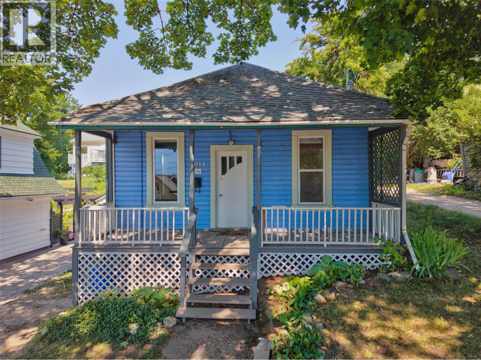 1011 Hall Street, Nelson, British Columbia  V1L 1Z8 - Photo 1 - 10396451
