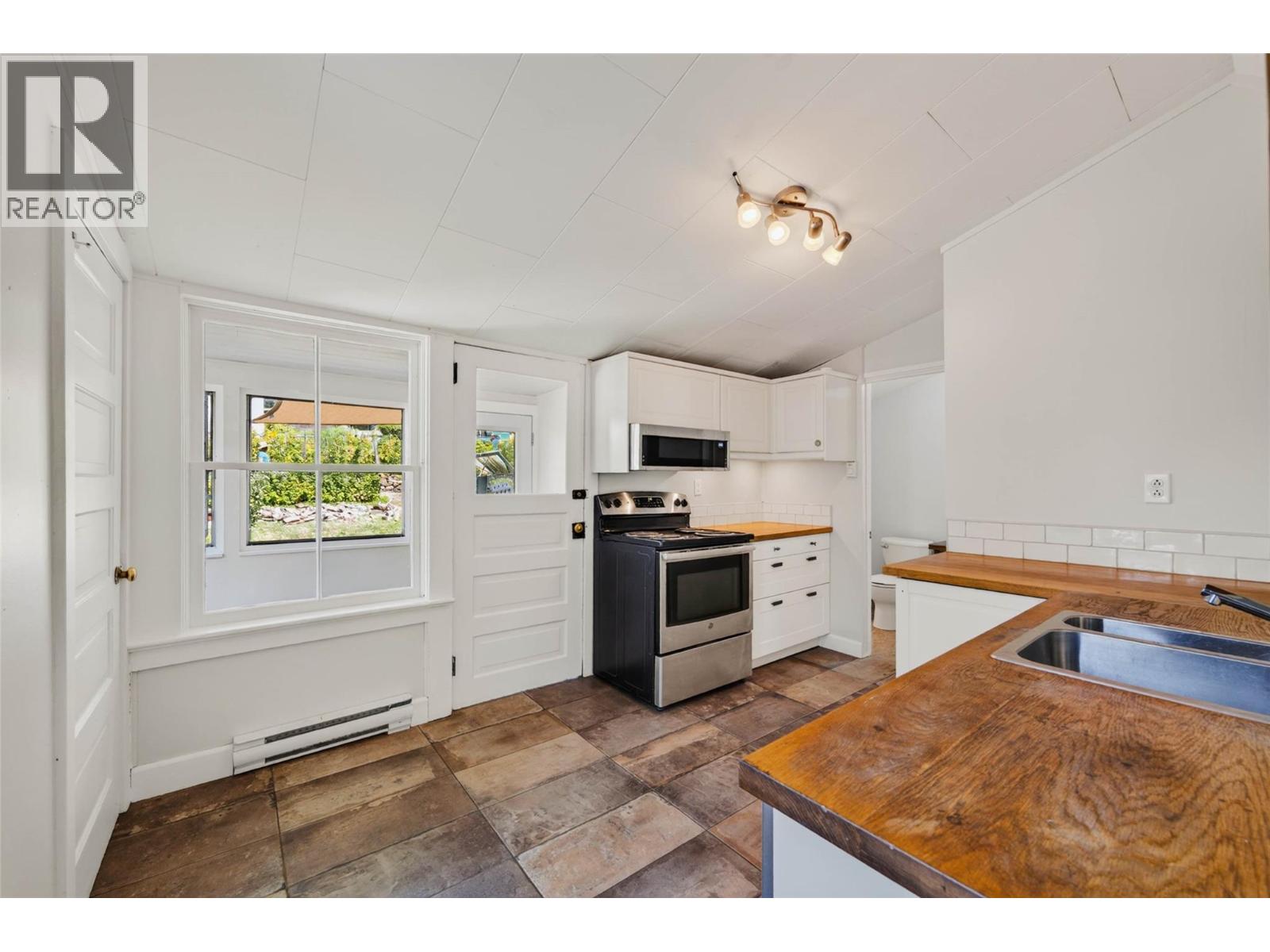 1011 Hall Street, Nelson, British Columbia  V1L 1Z8 - Photo 6 - 10396451