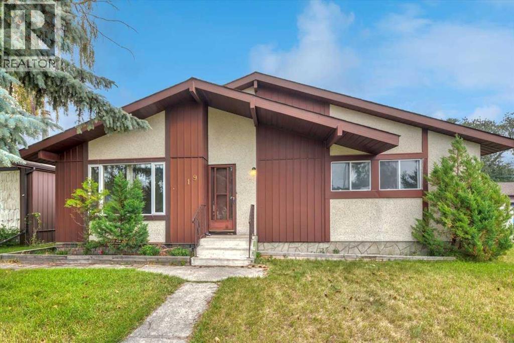 19 Windsor Place, Strathmore, Alberta  T1P 1B2 - Photo 2 - A2332140