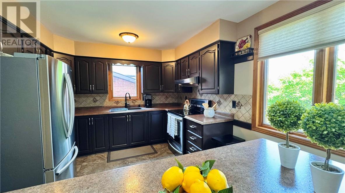 71 Chantal Crescent, Greater Sudbury, Ontario  P3L 1C1 - Photo 2 - 2128362