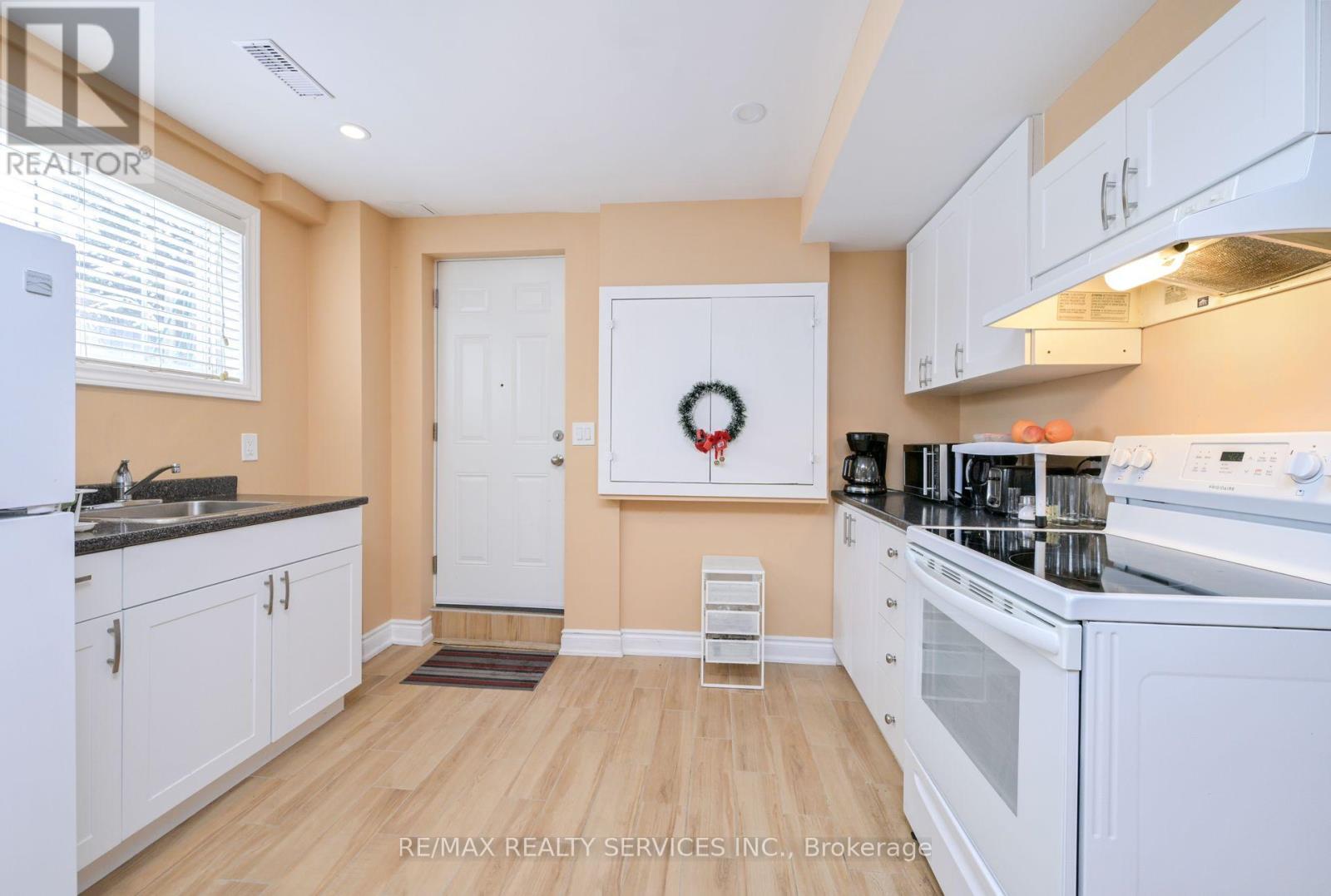 42 Brambirch Crescent, Brampton, Ontario  L7A 1V1 - Photo 9 - W13630148