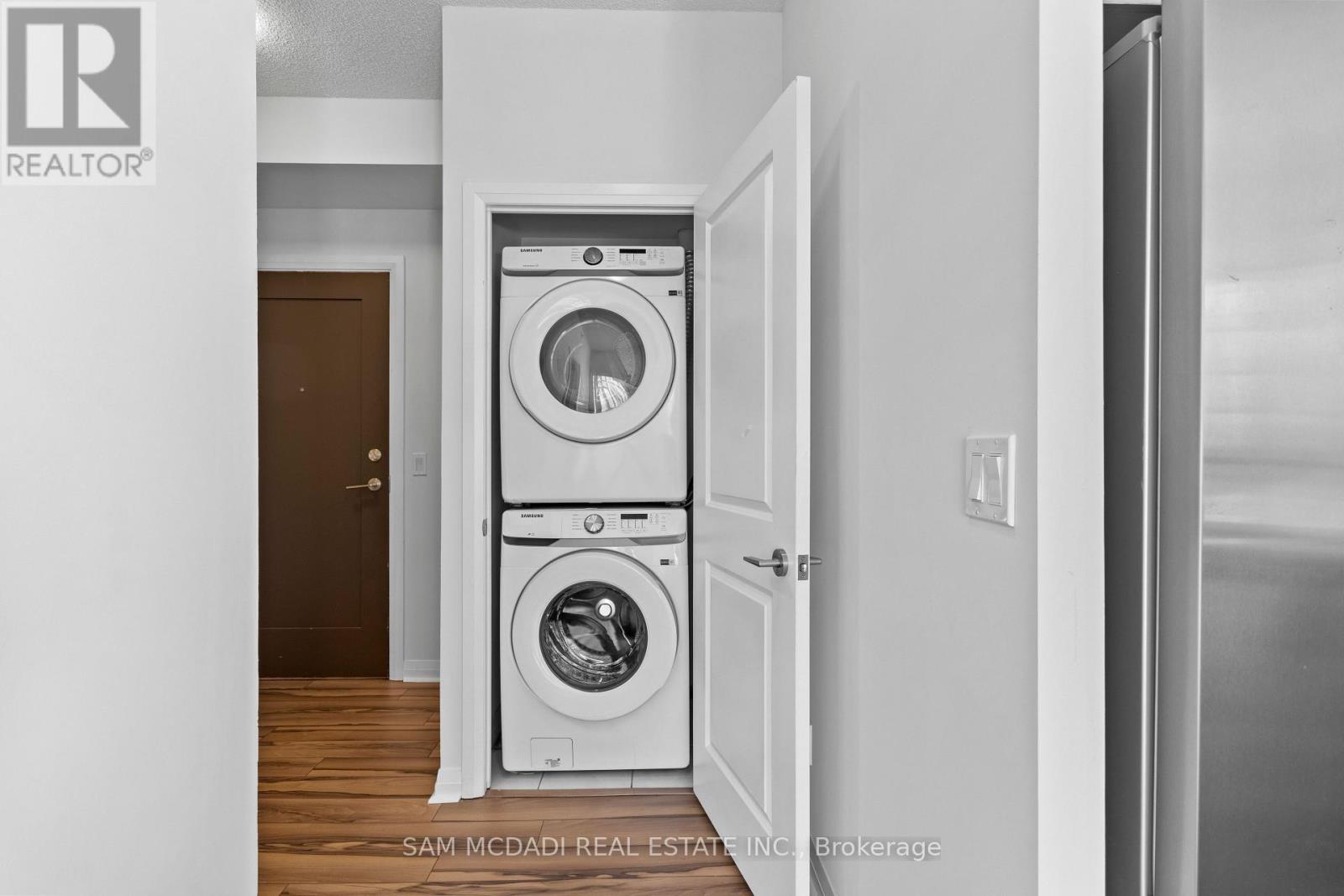 1602 - 55 Eglinton Avenue W, Mississauga, Ontario  L5R 0E5 - Photo 4 - W13630160