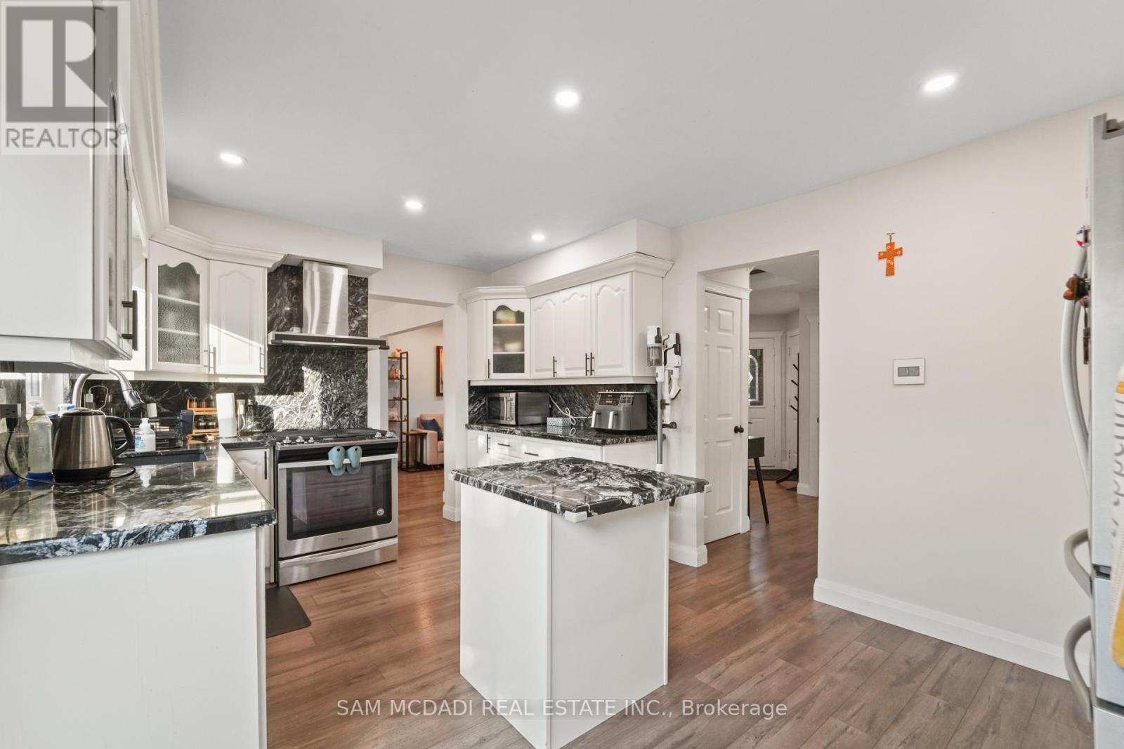 6251 Saltmarsh Court, Mississauga, Ontario  L5N 5V9 - Photo 17 - W13630208