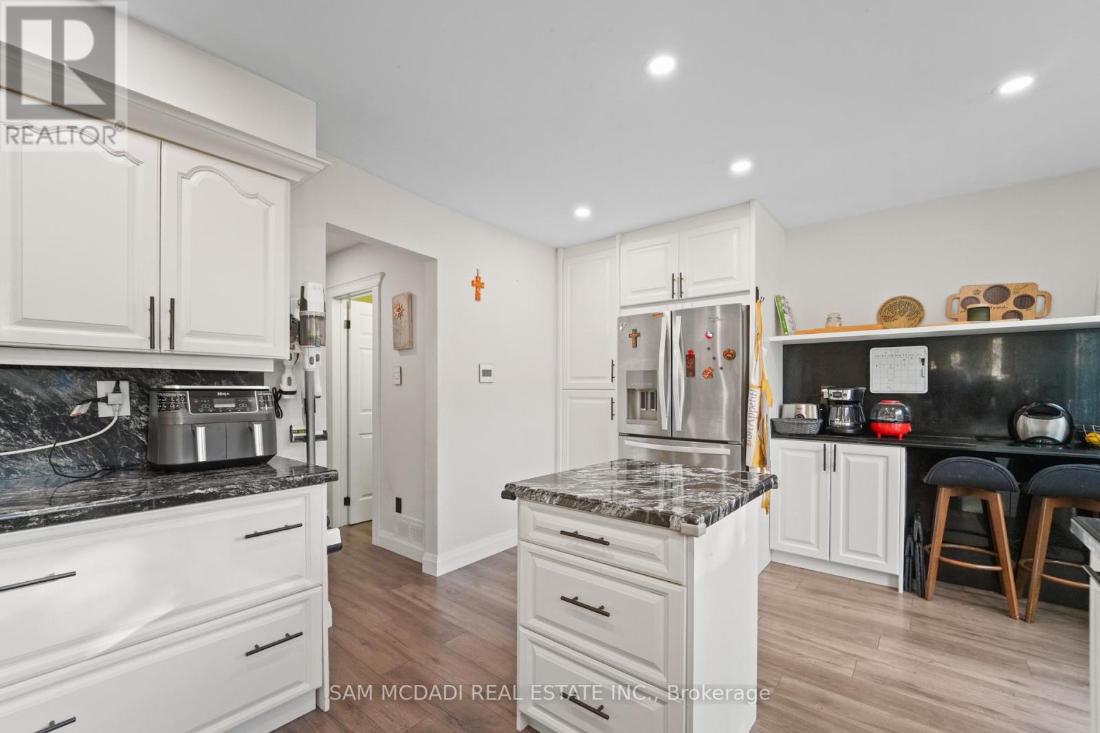 6251 Saltmarsh Court, Mississauga, Ontario  L5N 5V9 - Photo 20 - W13630208
