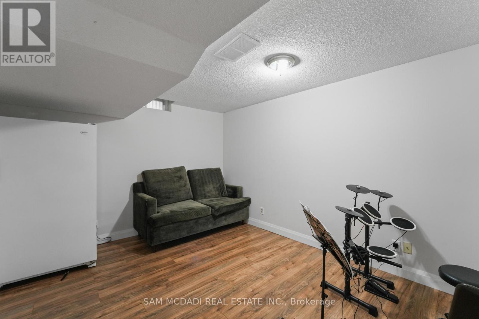 6251 Saltmarsh Court, Mississauga, Ontario  L5N 5V9 - Photo 37 - W13630208