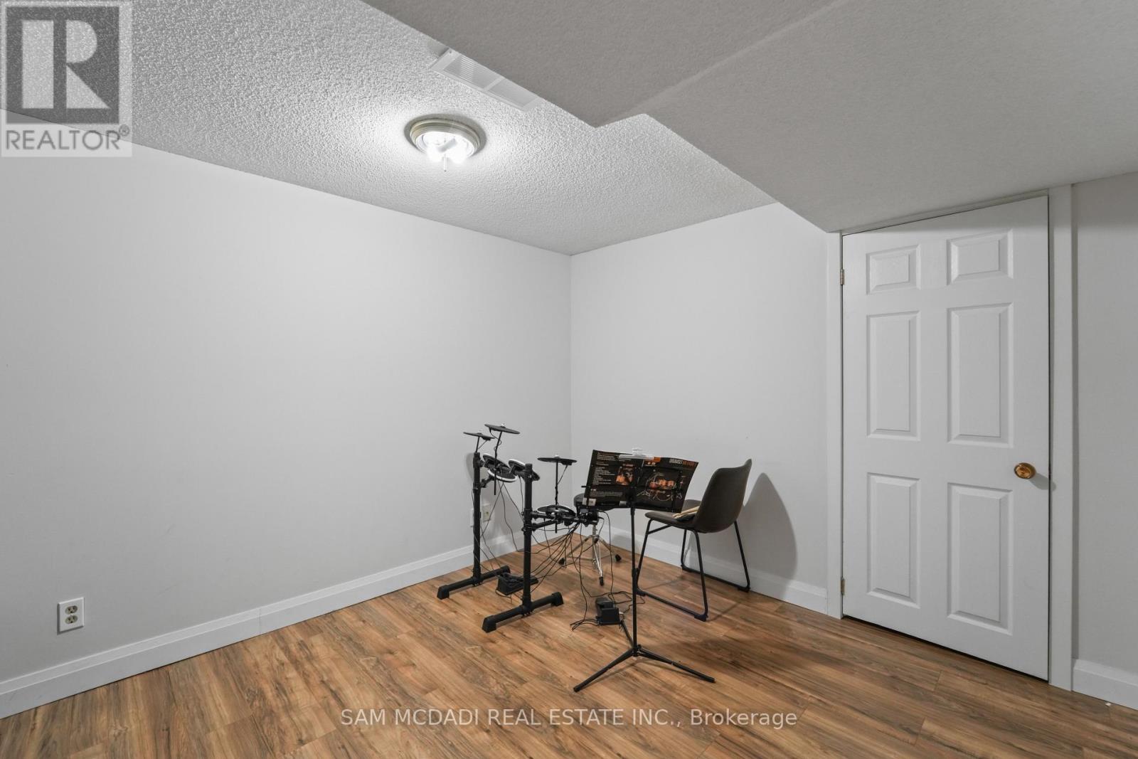 6251 Saltmarsh Court, Mississauga, Ontario  L5N 5V9 - Photo 38 - W13630208