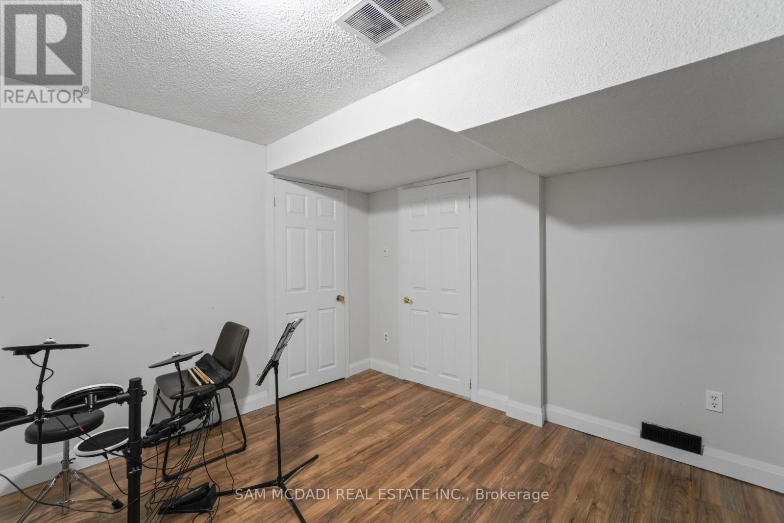 6251 Saltmarsh Court, Mississauga, Ontario  L5N 5V9 - Photo 39 - W13630208