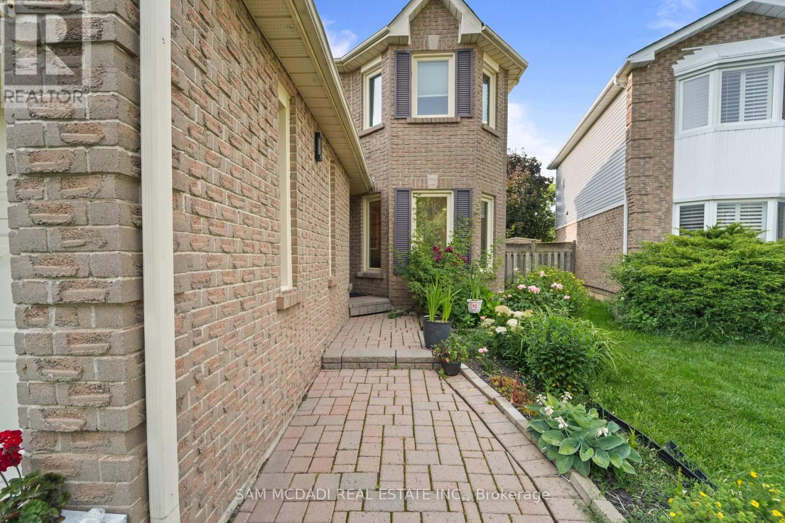 6251 Saltmarsh Court, Mississauga, Ontario  L5N 5V9 - Photo 4 - W13630208