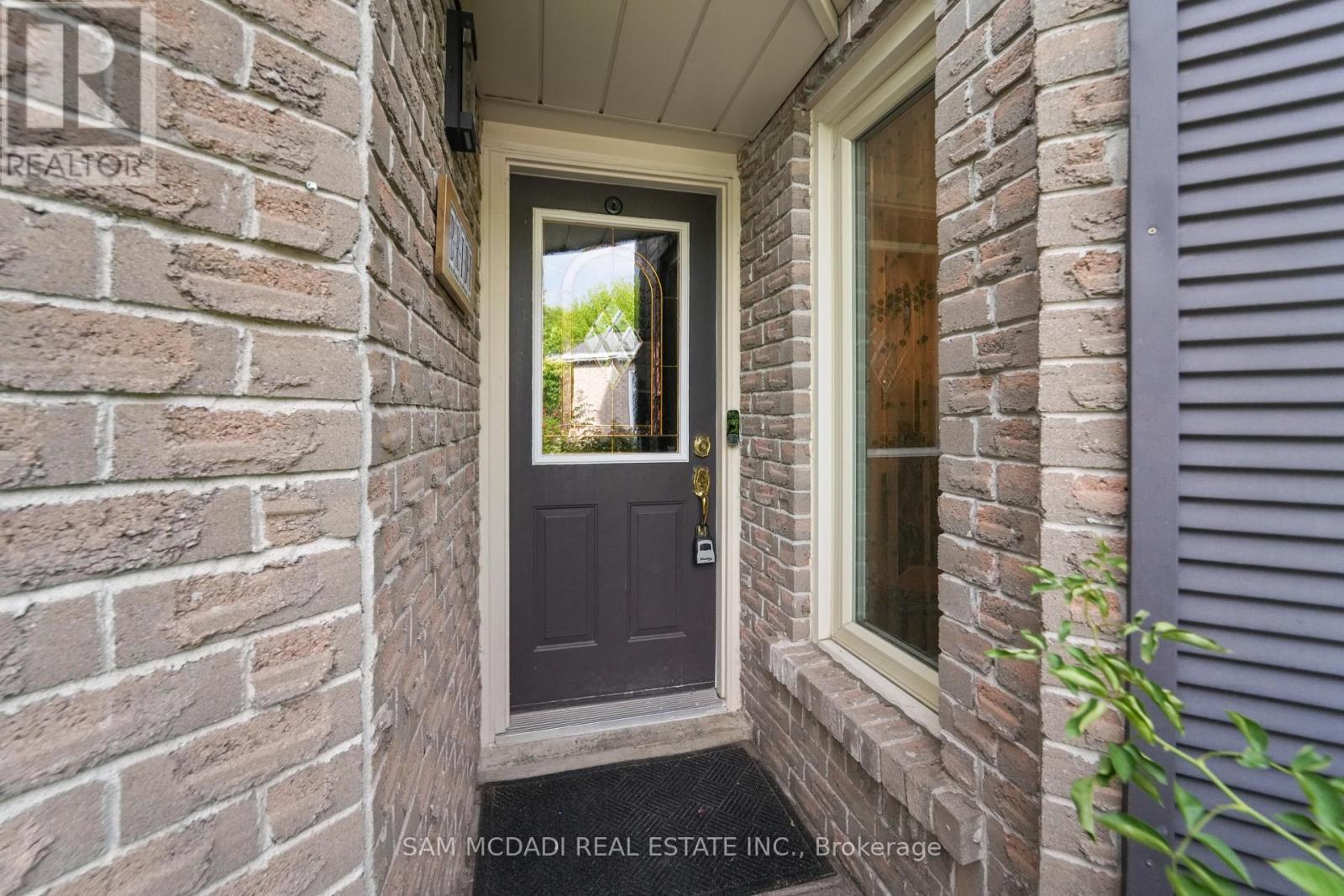 6251 Saltmarsh Court, Mississauga, Ontario  L5N 5V9 - Photo 5 - W13630208