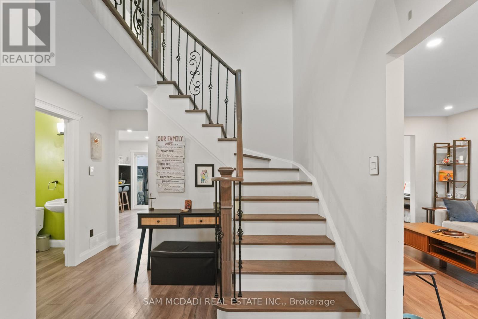 6251 Saltmarsh Court, Mississauga, Ontario  L5N 5V9 - Photo 6 - W13630208