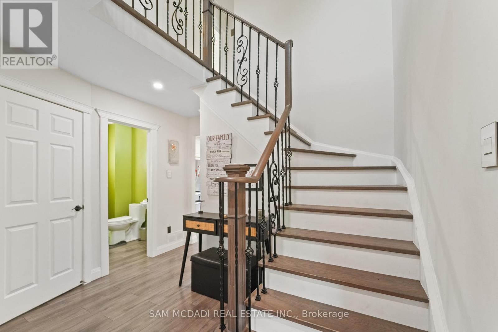 6251 Saltmarsh Court, Mississauga, Ontario  L5N 5V9 - Photo 7 - W13630208