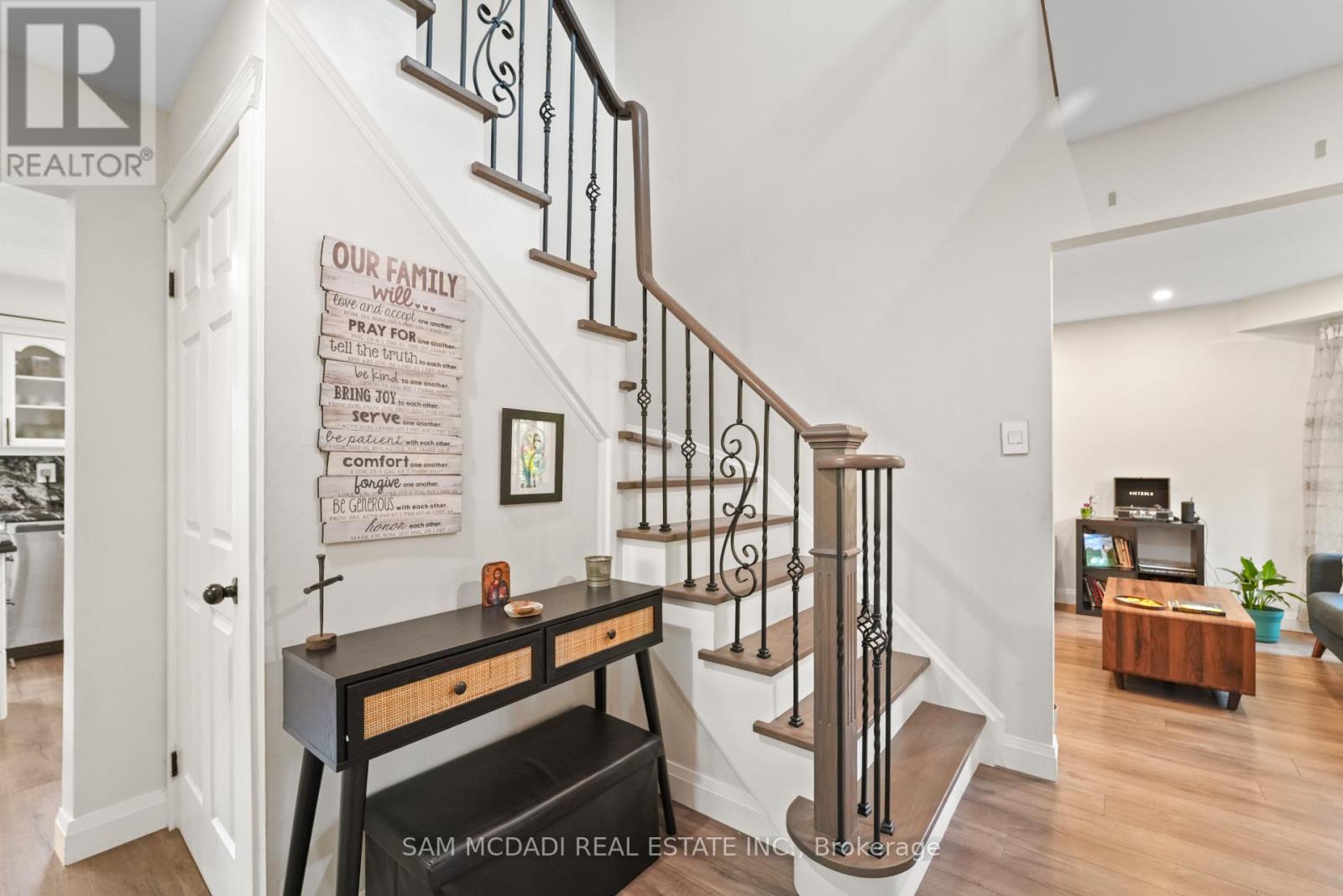6251 Saltmarsh Court, Mississauga, Ontario  L5N 5V9 - Photo 8 - W13630208