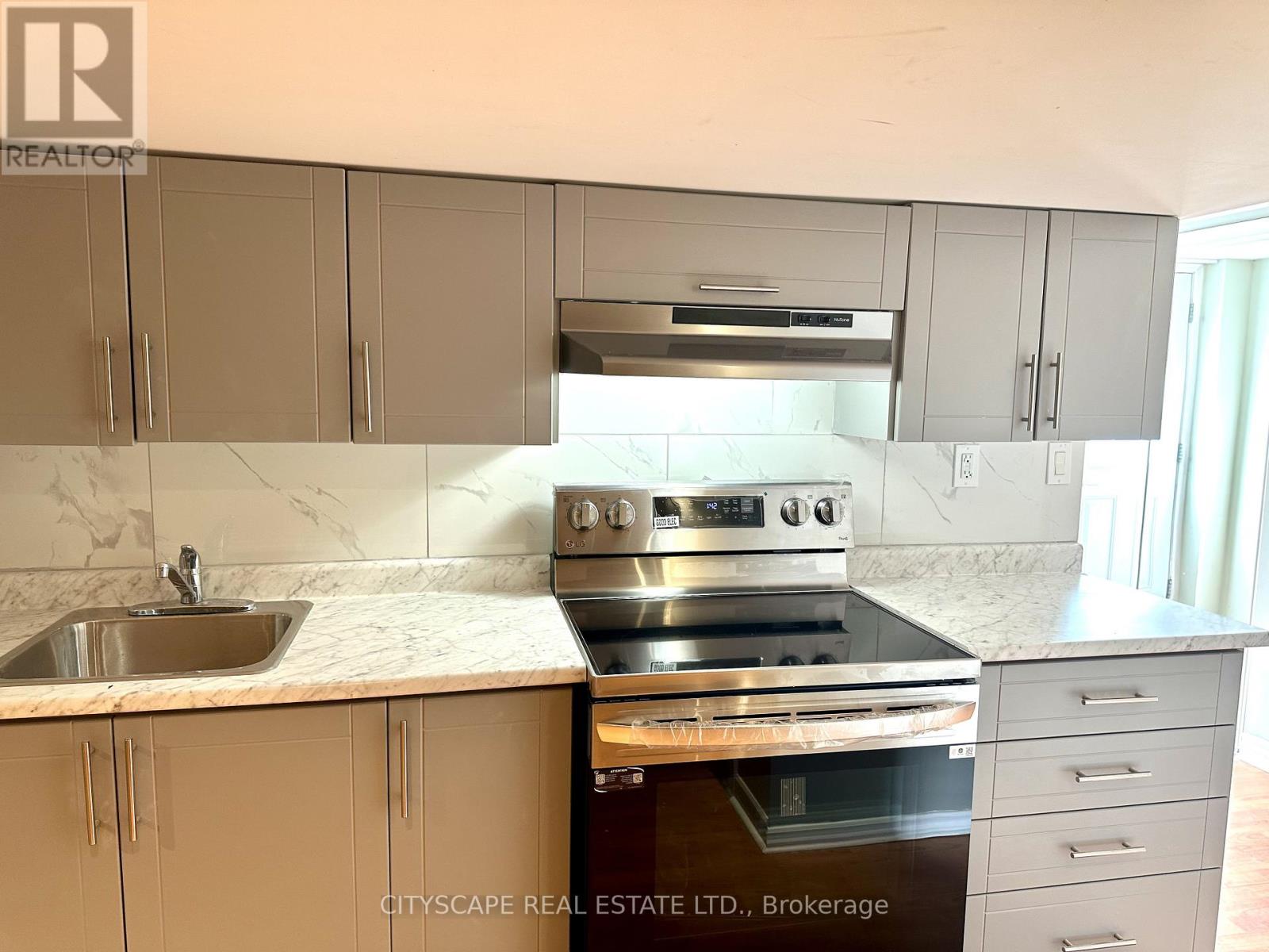 116 Rexway Drive E, Halton Hills, Ontario  L7G 1R6 - Photo 2 - W13630218